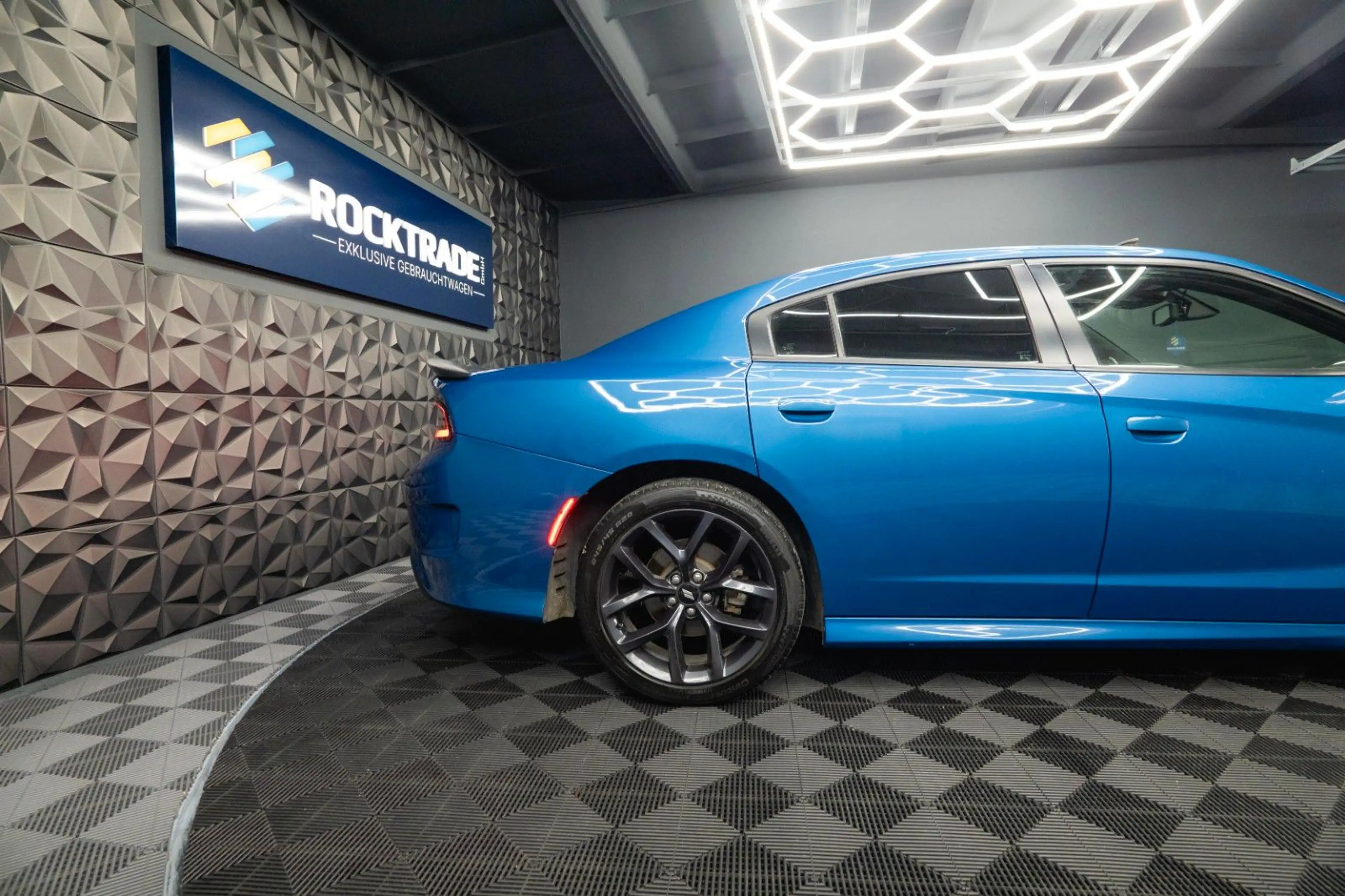 Dodge Charger 5.7 V8 HEMI R/T Night-Paket Performance — photo 11