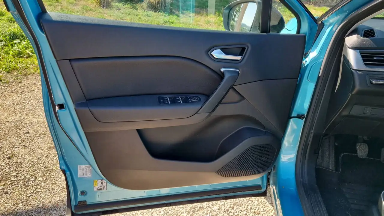 Renault Captur — photo 7