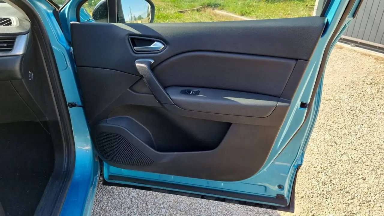Renault Captur — photo 22
