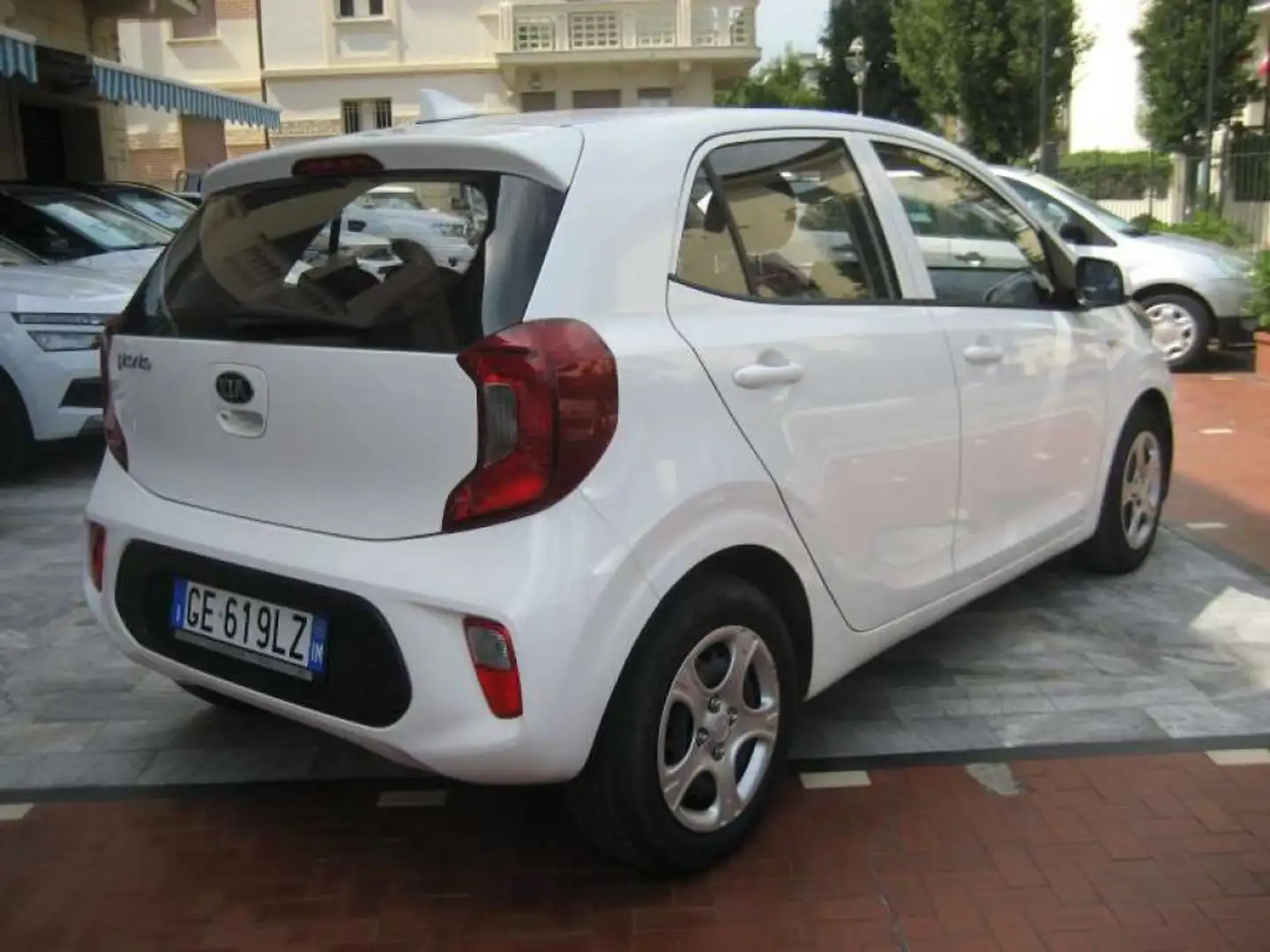 Kia Picanto 1.0 12V  5 PORTE URBAN Bianco - 2