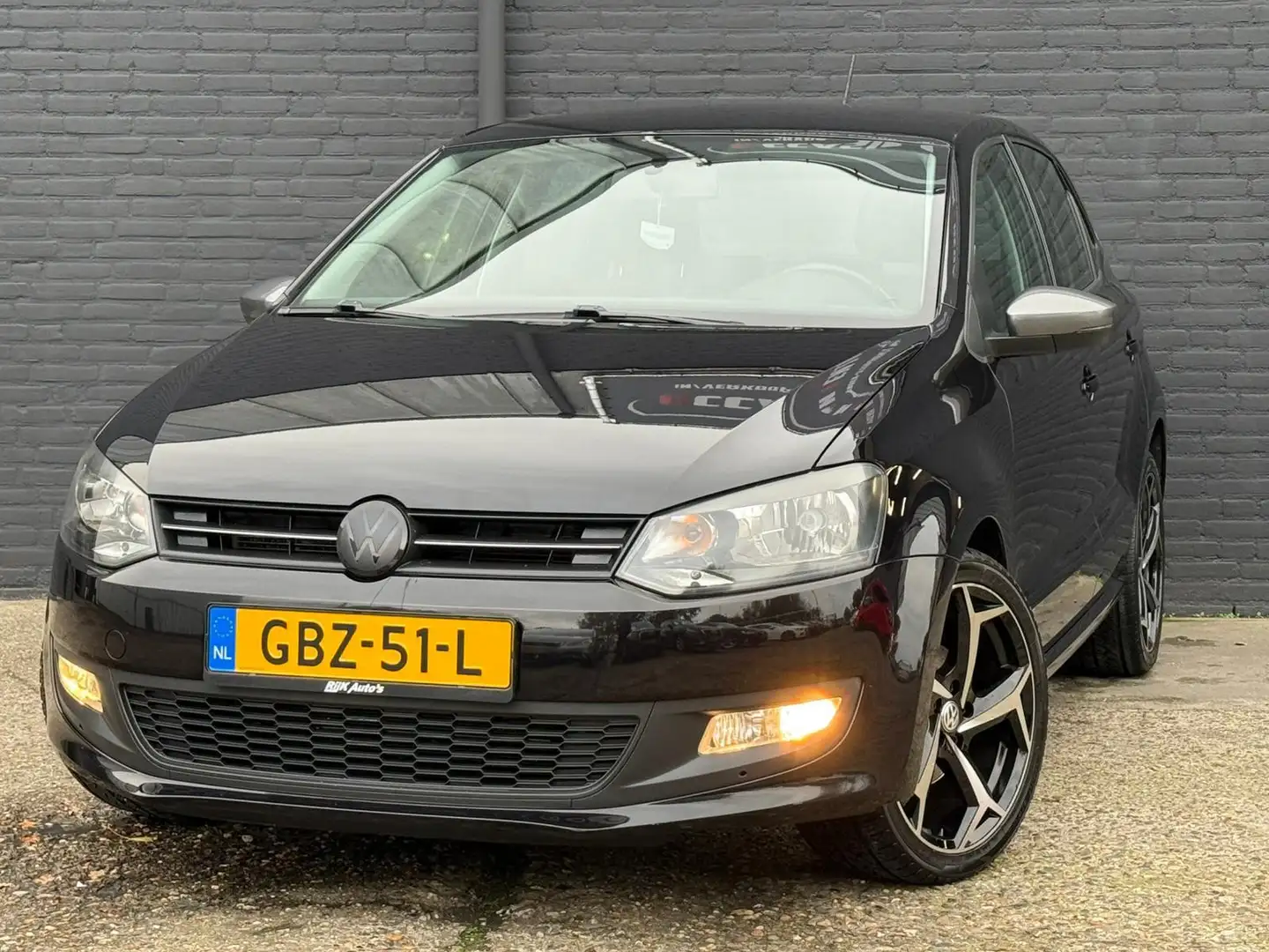 Volkswagen Polo 1.2 TSI Trendline AIRCO | ELEK RAMEN | NWE APK Zwart - 1