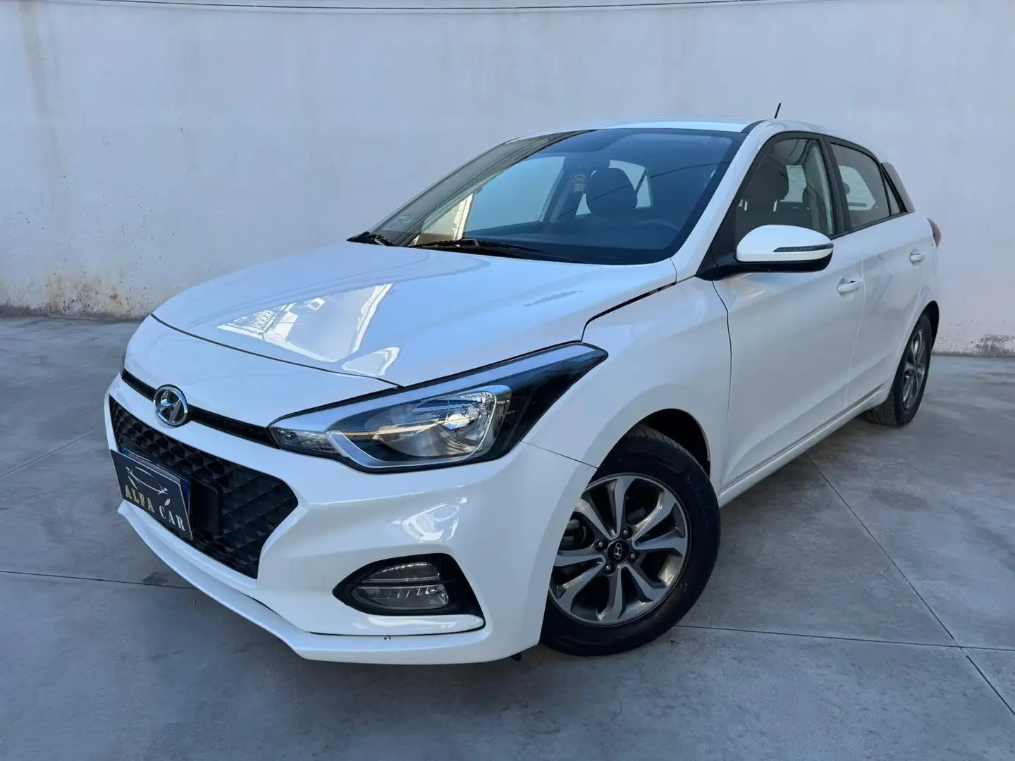 Hyundai i20 i20 5p 1.2 mpi Tech Connect Pack econext Gpl 75cv Bianco - 1