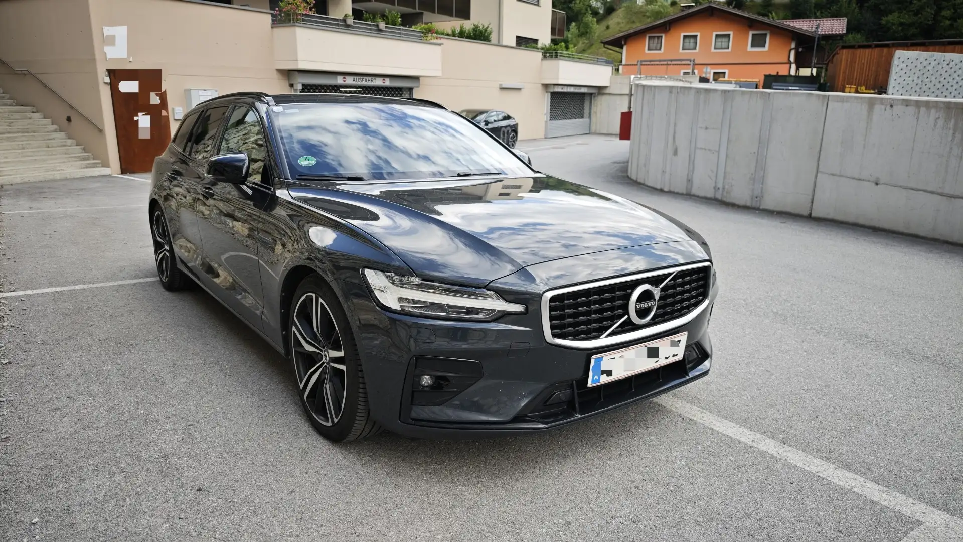 Volvo V60 D4 Geartronic R-Design Grau - 2