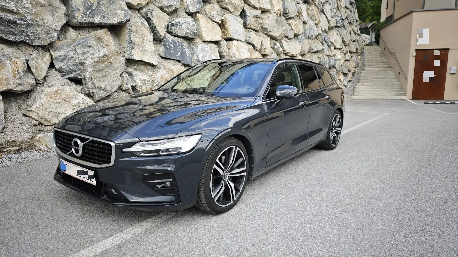 Volvo V60 D4 Geartronic R-Design Grau - 1