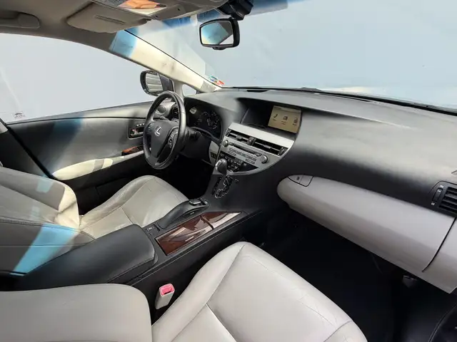 Lexus RX view 3