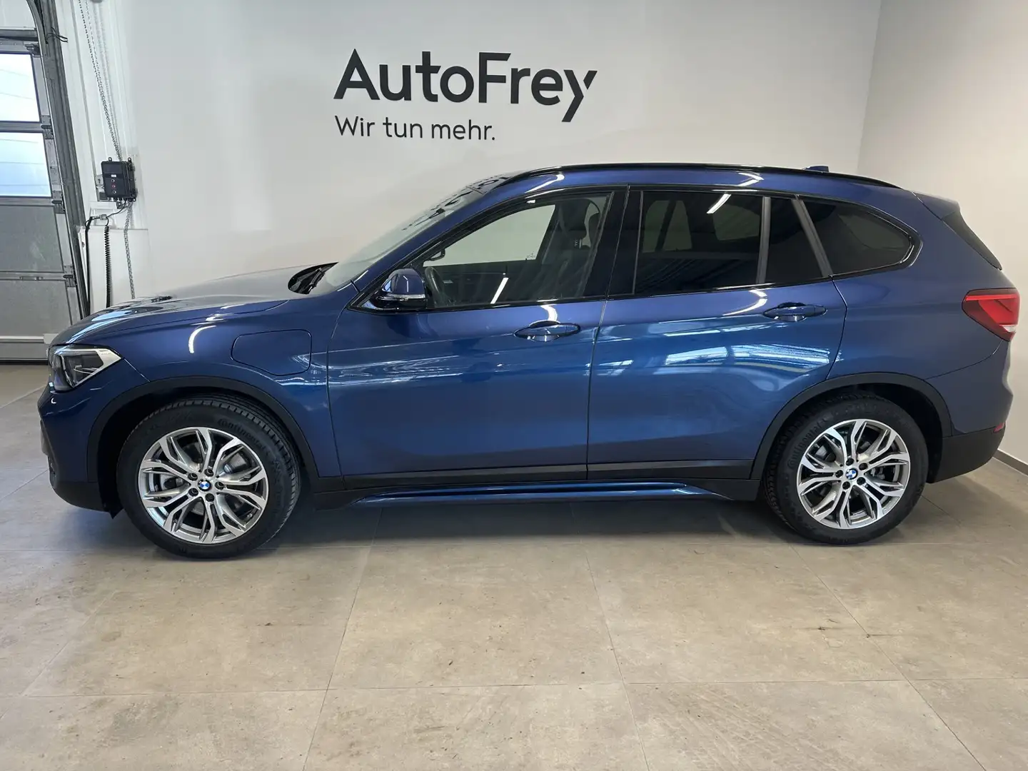 BMW X1 xDrive25e Blau - 2