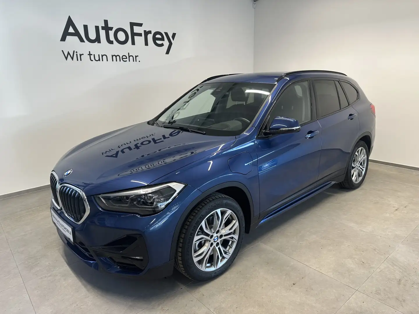 BMW X1 xDrive25e Blau - 1