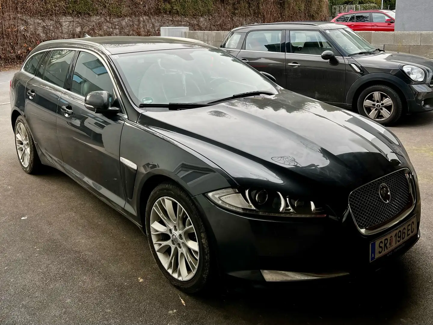 Jaguar XF Sportbrake 2,2 Diesel Luxury Grau - 2