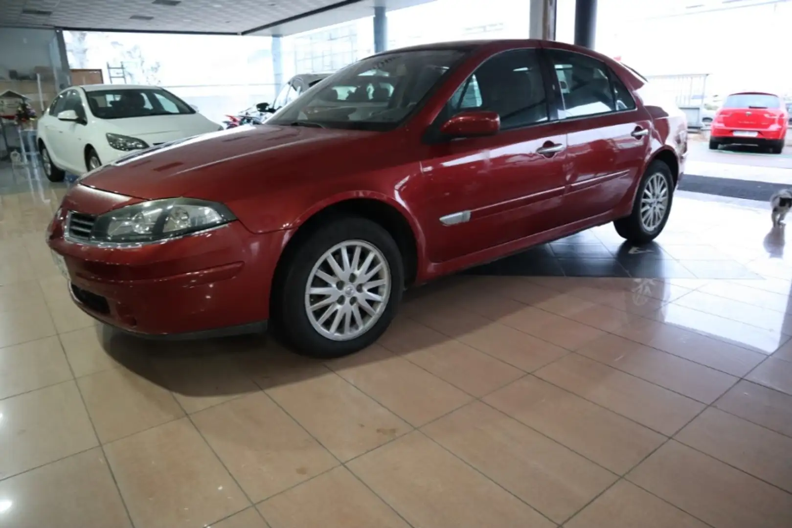 Renault Laguna G.T. 2.2DCI Initiale Aut. Rojo - 2