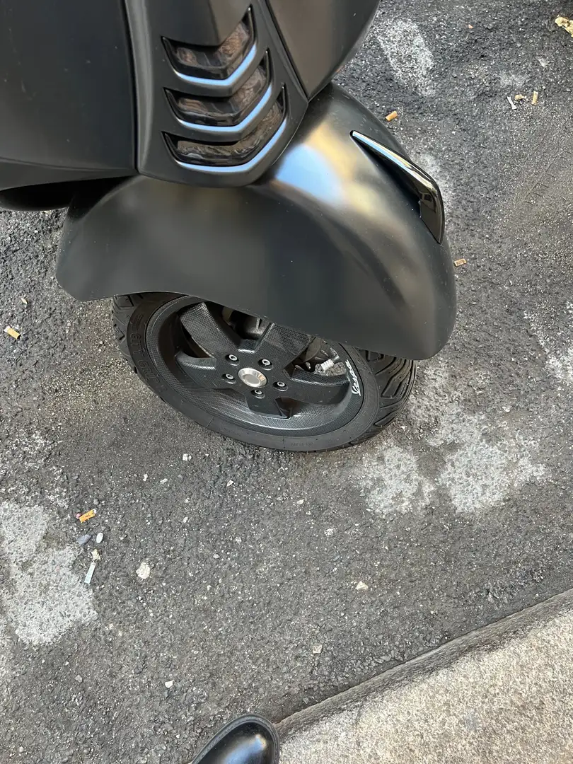 Vespa GTS 300 Notte Black - 1