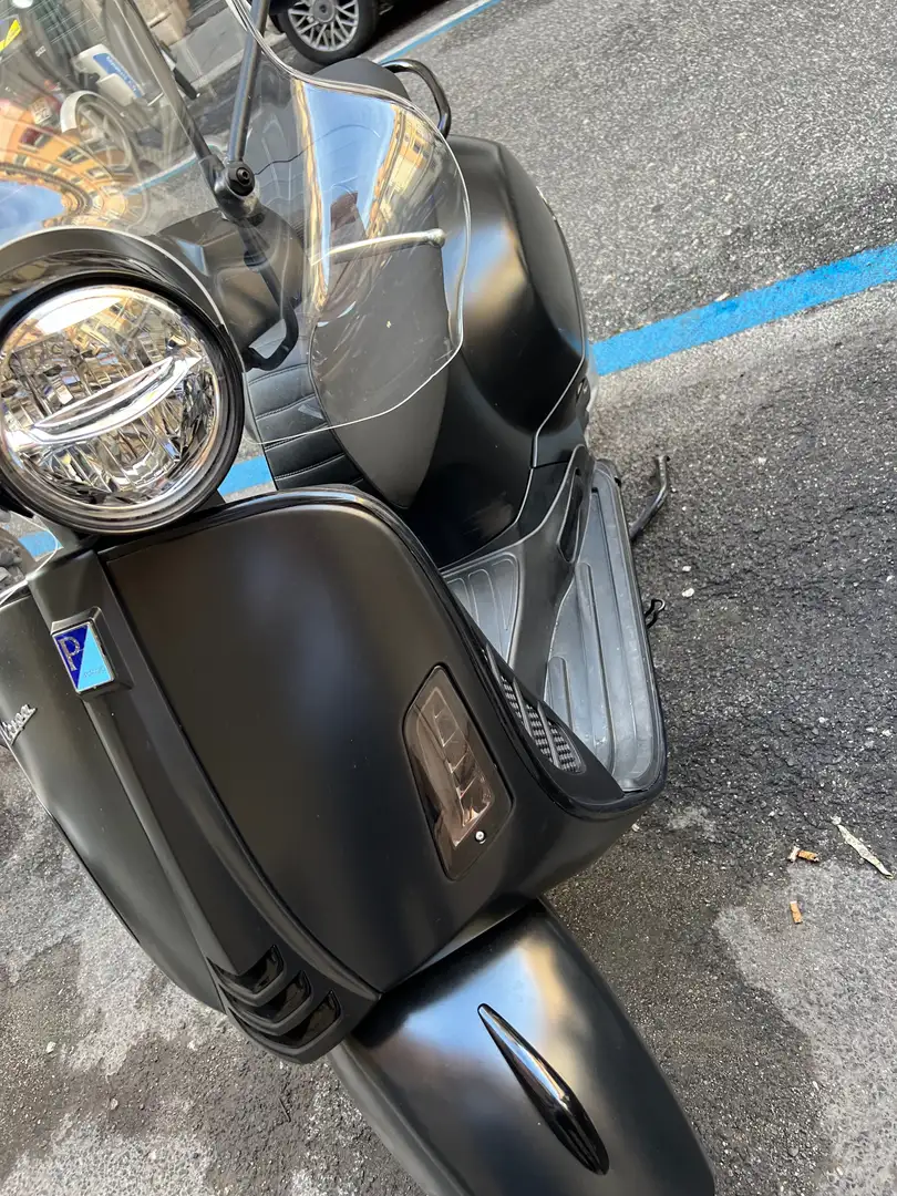 Vespa GTS 300 Notte Black - 2
