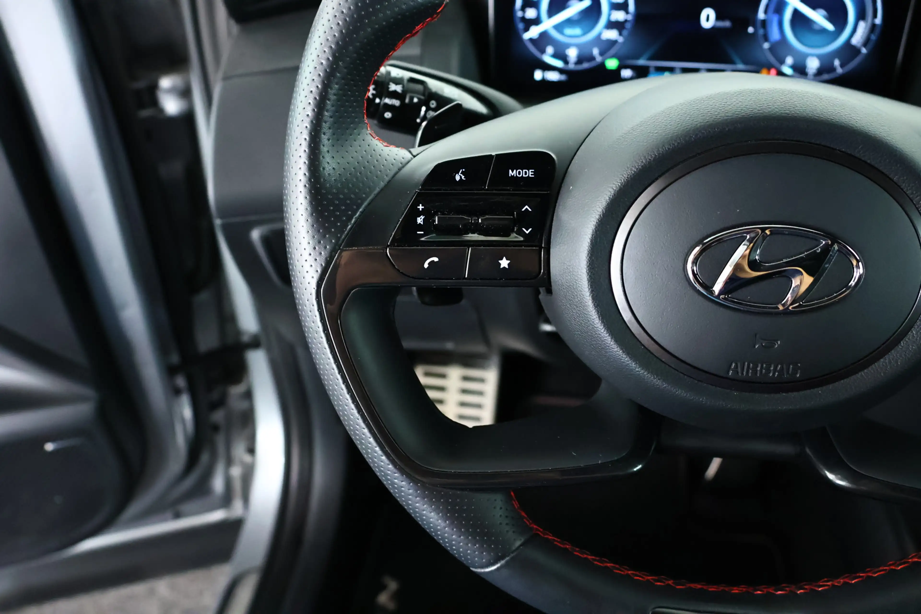Hyundai TUCSON 1.6 T-GDI PHEV N-Line 4WD Navi / ACC / LED / CarPl — photo 26