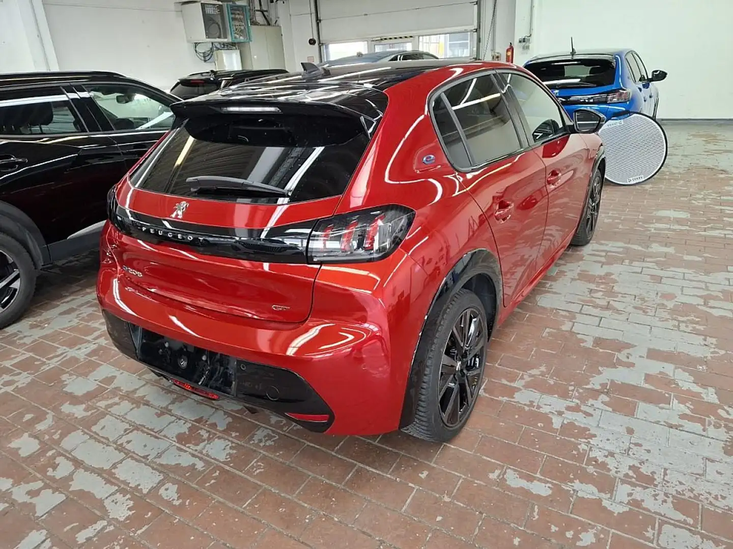 Peugeot e-208 50kWh GT Elektro Rot - 2