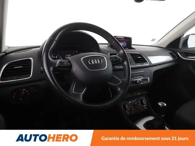 Audi Q3 view 11