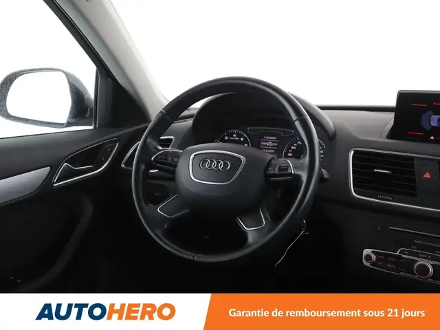 Audi Q3 view 13