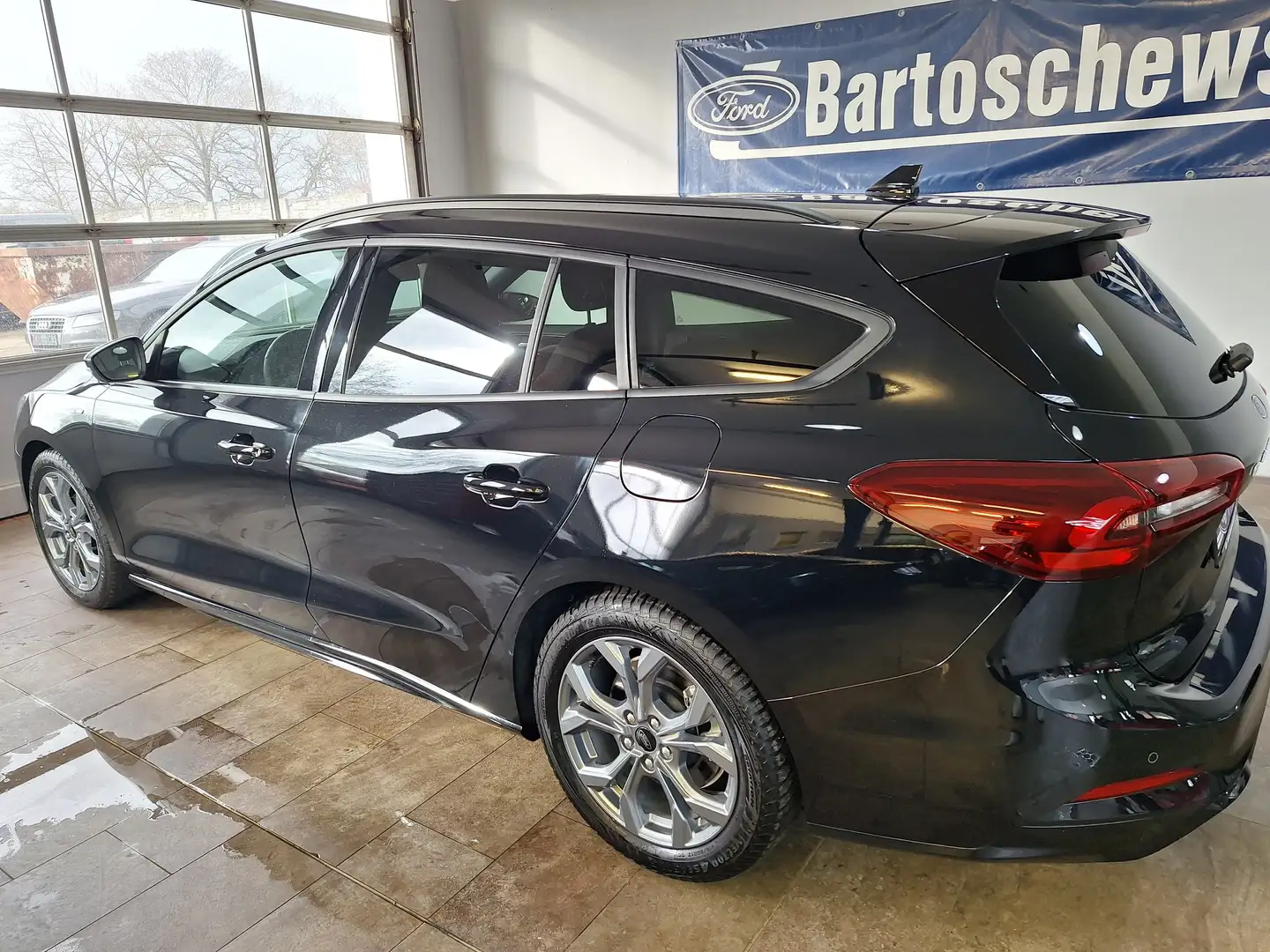 Ford Focus ST-Line Schwarz - 2