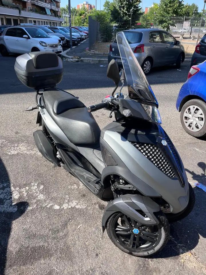 Piaggio MP3 300