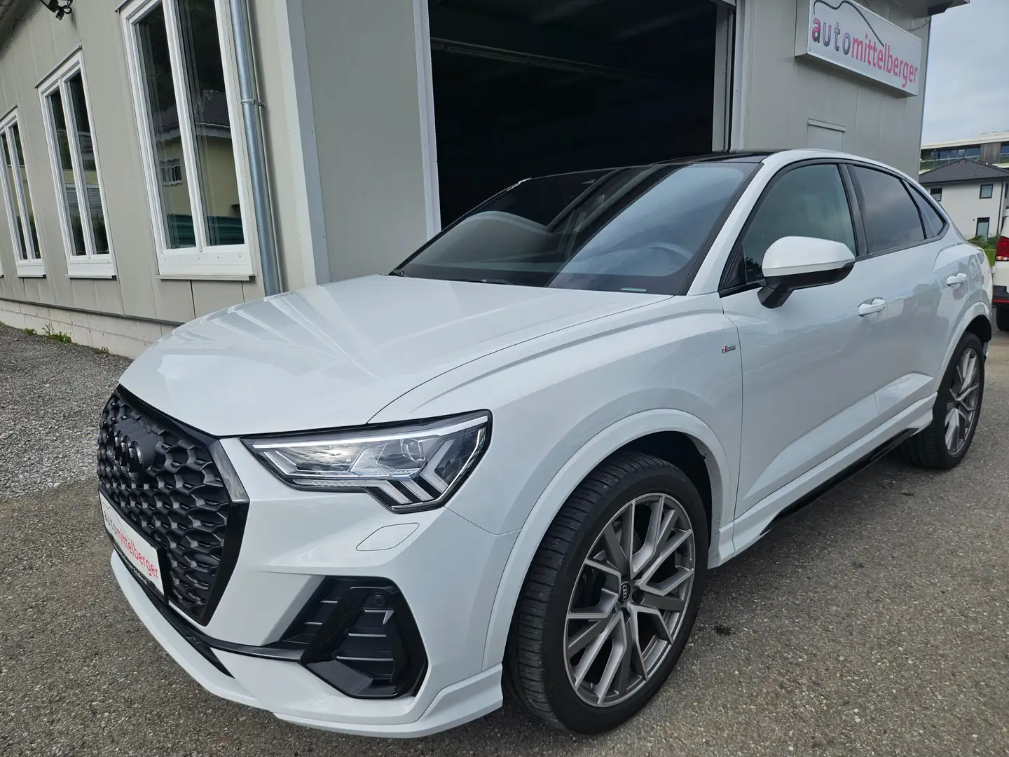 Audi Q3 Sportback 40 TDI quattro admired "Sonderpreis" Weiß - 1