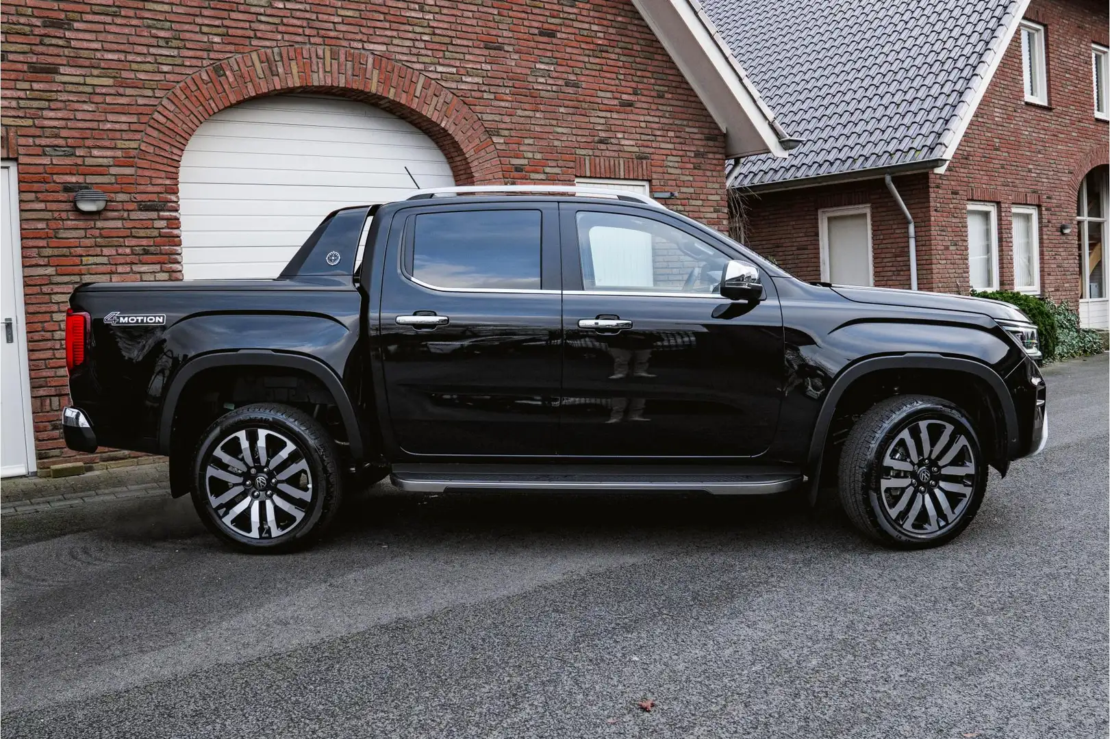 Volkswagen Amarok 3.0 TDI V6 240PK 4-Motion Aventura IQ LED | Elek R Zwart - 2