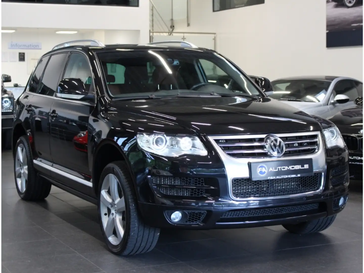 Volkswagen Touareg 3.0 TDI V6 TDI DPF 2. Hand*Standhzg*VOLL Schwarz - 2