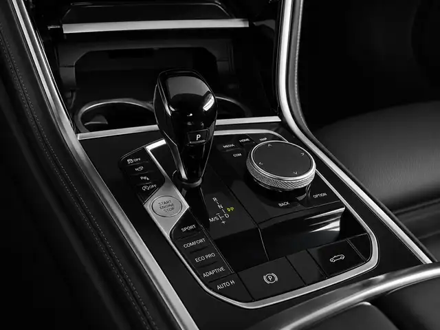 BMW 8 Series view 15