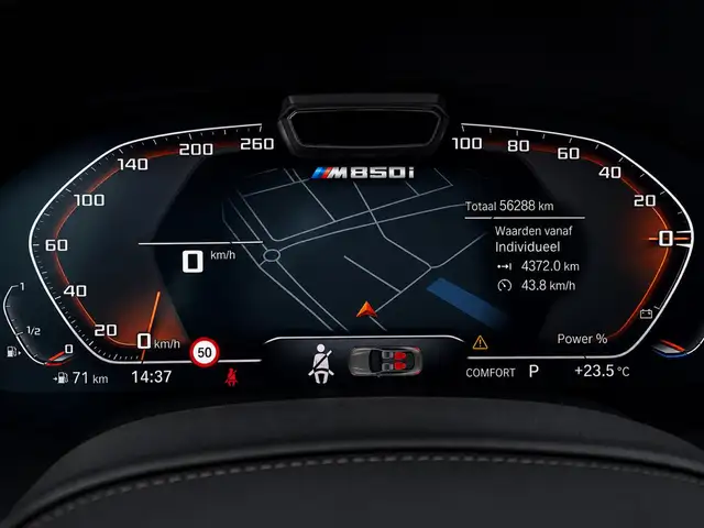 BMW 8 Series view 14