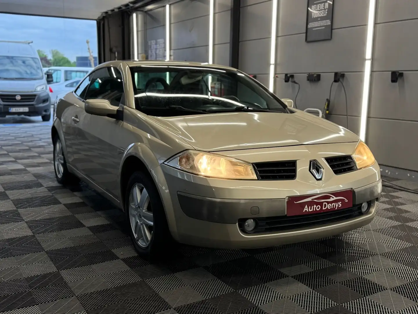 Renault Megane Mégane CABRIO CC 1.6i 16v Authentique Confort Or - 1