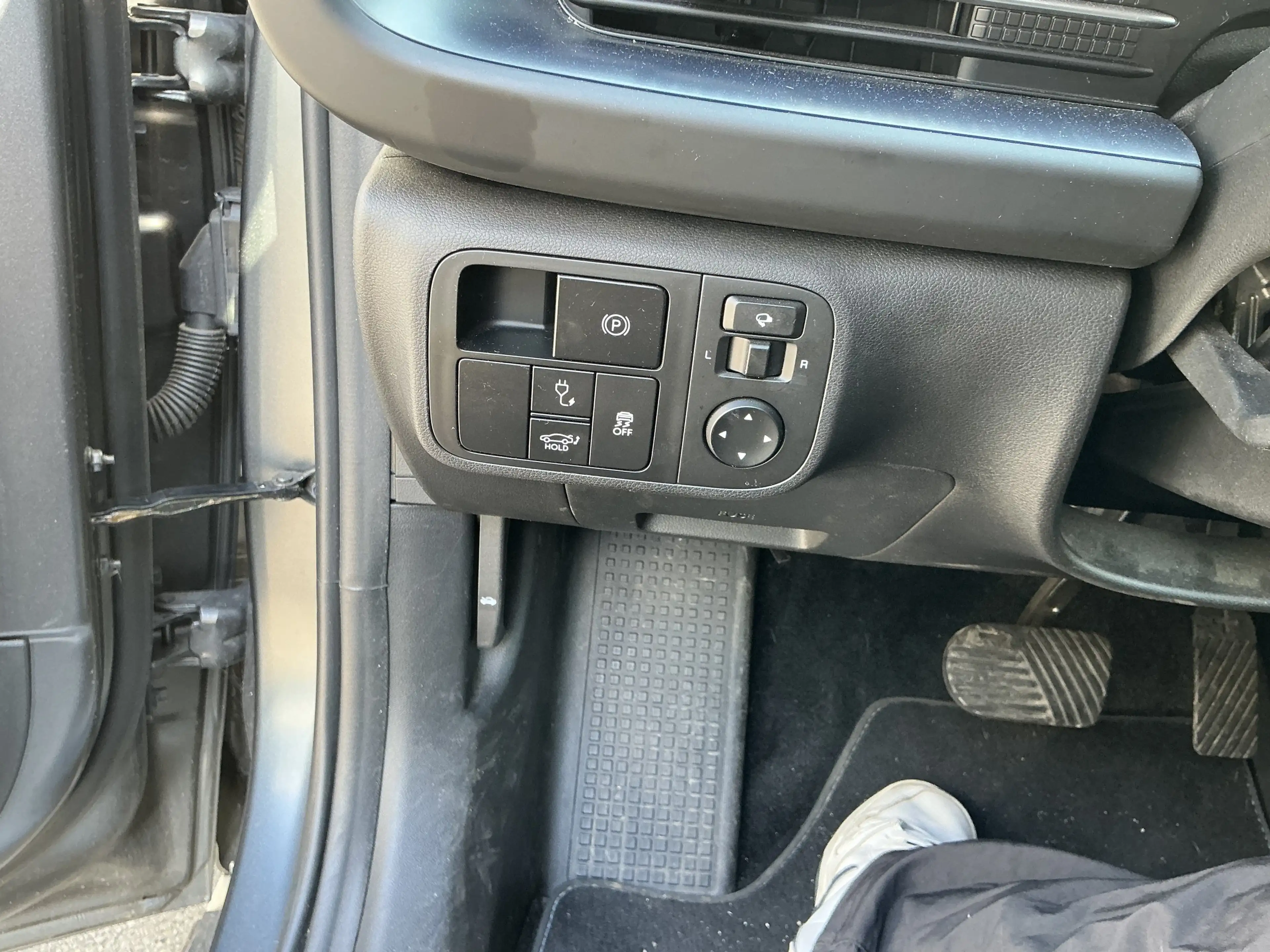 Hyundai IONIQ 6 360Cam Navi HUD ACC LED 77,40KWH Wärmepumpe — photo 5