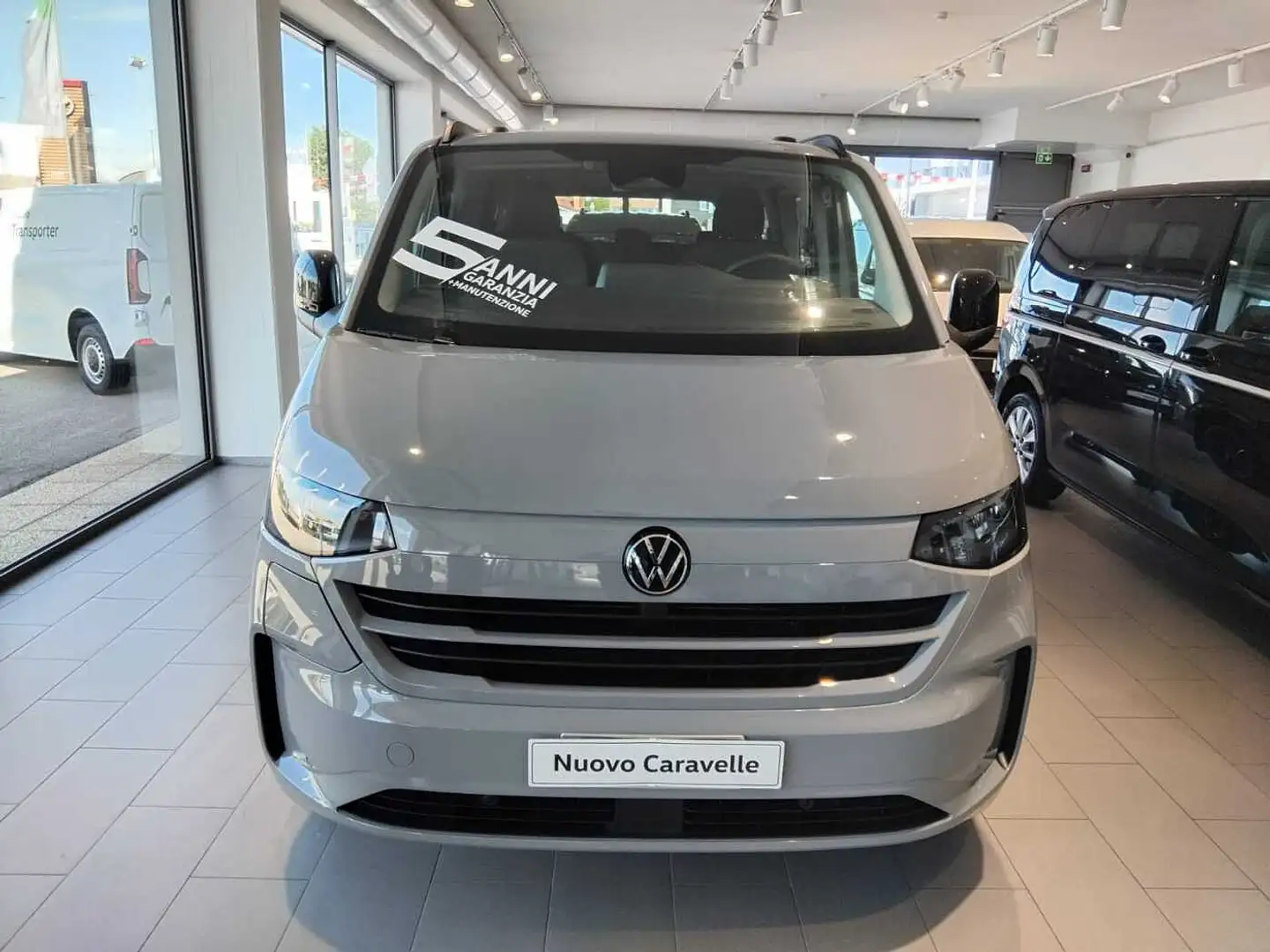 Volkswagen Caravelle 7ª '25 e-64kWh 217CV RWD PC Life Gris - 1