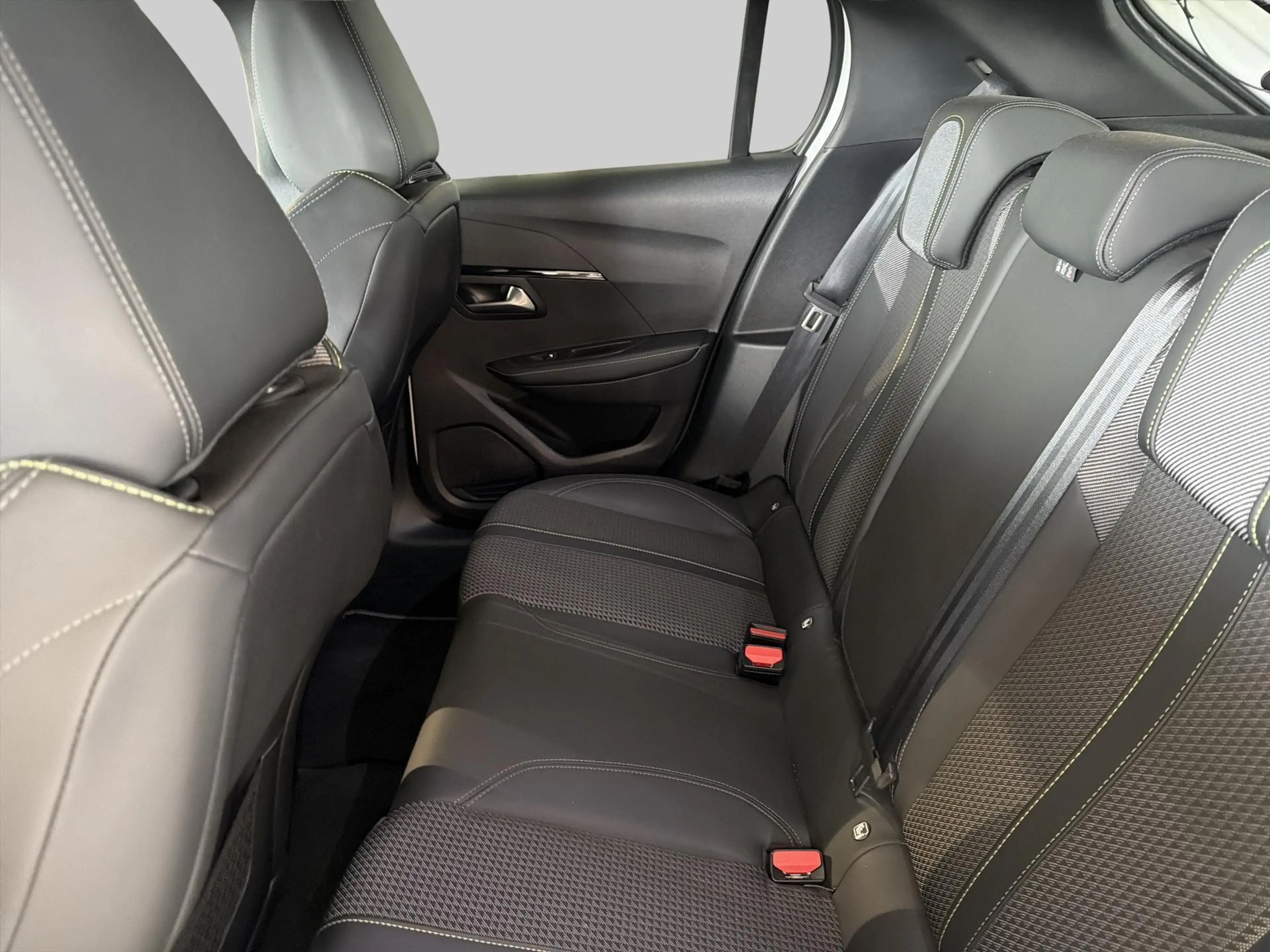 Peugeot e-208 EV GT 350 50 kWh | Achteruitrijcamera | Airco (aut — photo 6