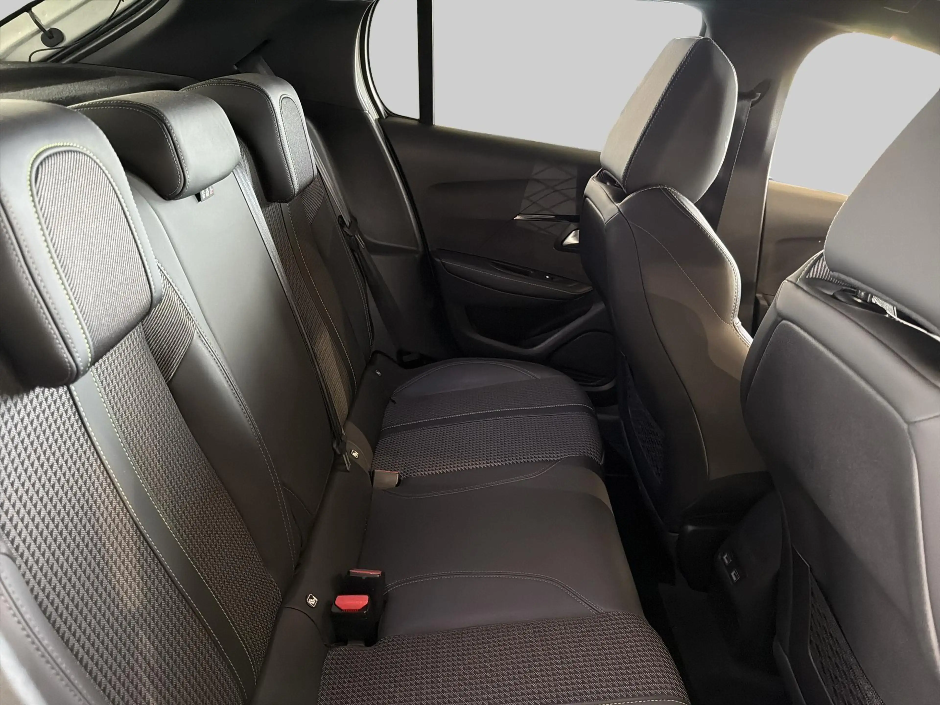 Peugeot e-208 EV GT 350 50 kWh | Achteruitrijcamera | Airco (aut — photo 14