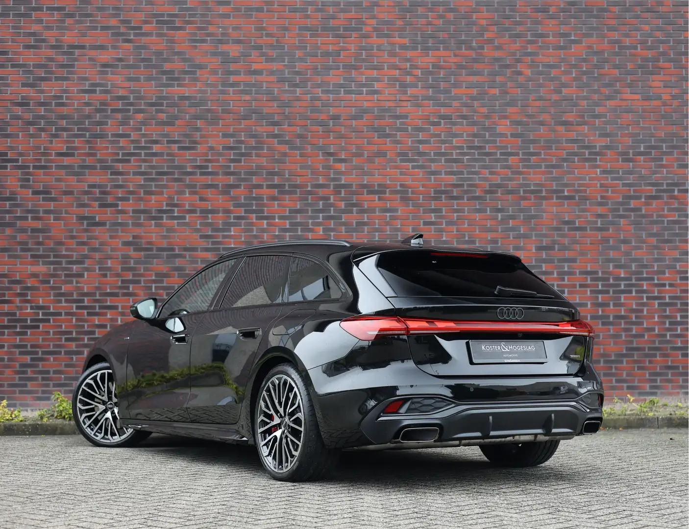 Audi A5 Avant e-hybrid Quattro S Competition Pass. display Schwarz - 2