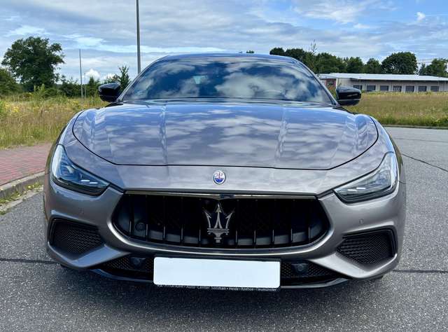Maserati Ghibli GranSport / Nerissimo Paket / GSD / 21“Alu / WR