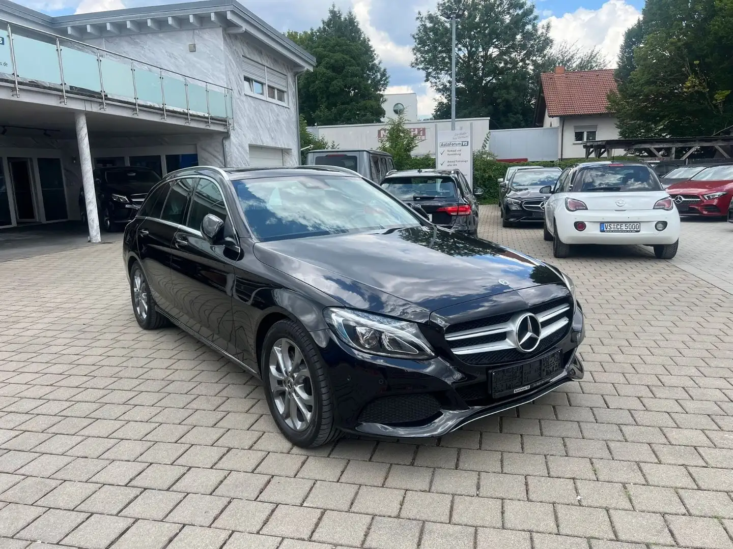 Mercedes-Benz C 200 T CGI+Pano*LED*Navi*Ambiente*RCAM Schwarz - 1