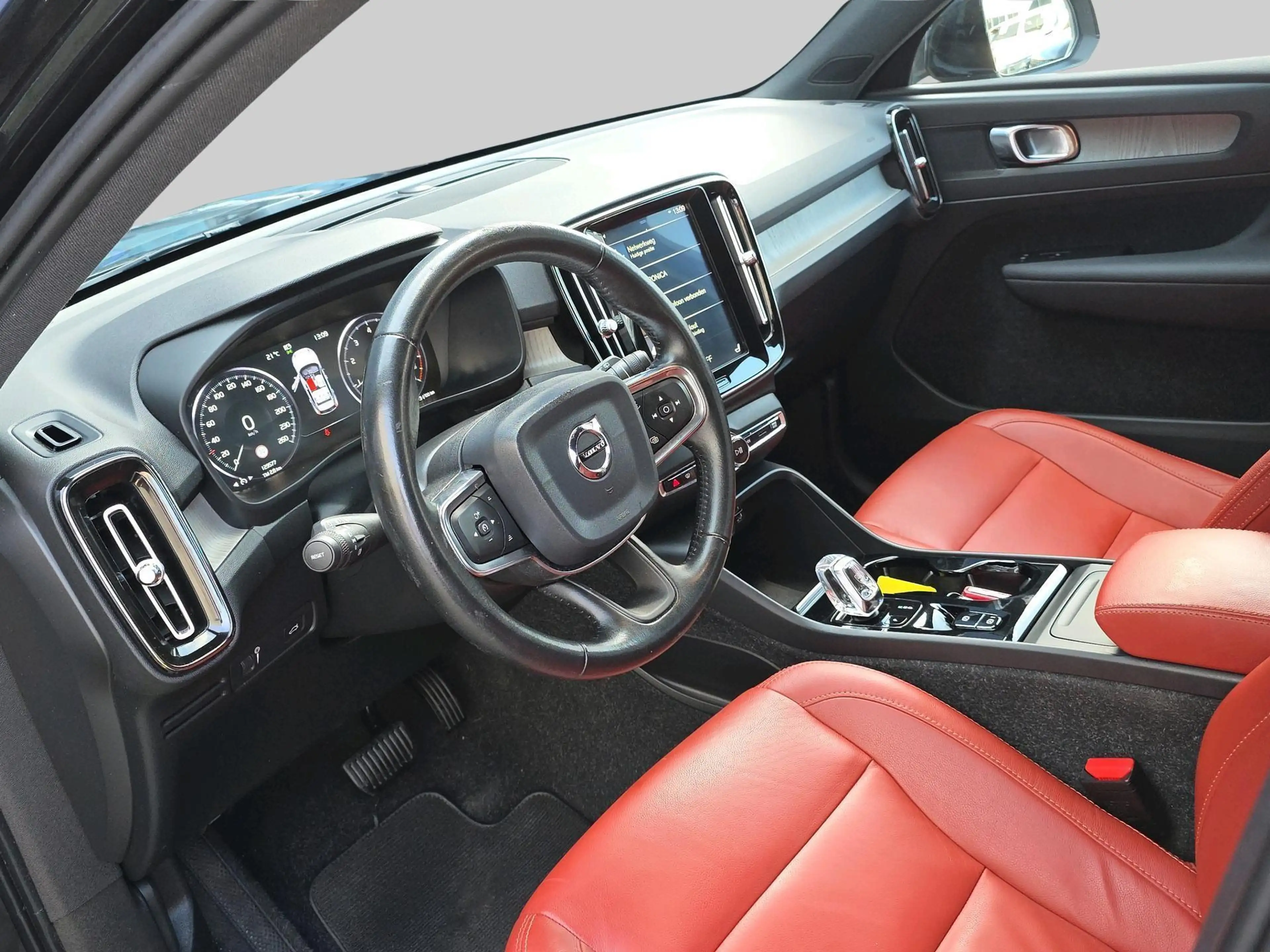 Volvo XC40 1.5 T3 Inscription | Automaat | Rood Leer | 360 Ca — photo 4