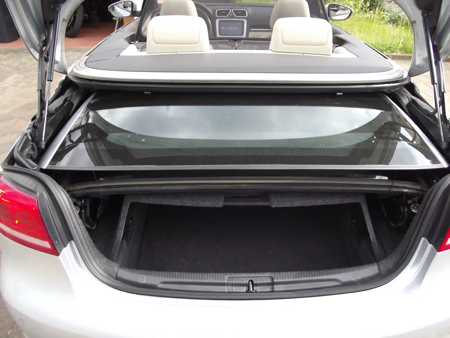 Volkswagen Eos Eos 2.0 TDI DPF BlueMotion Technology Stříbrná - 2