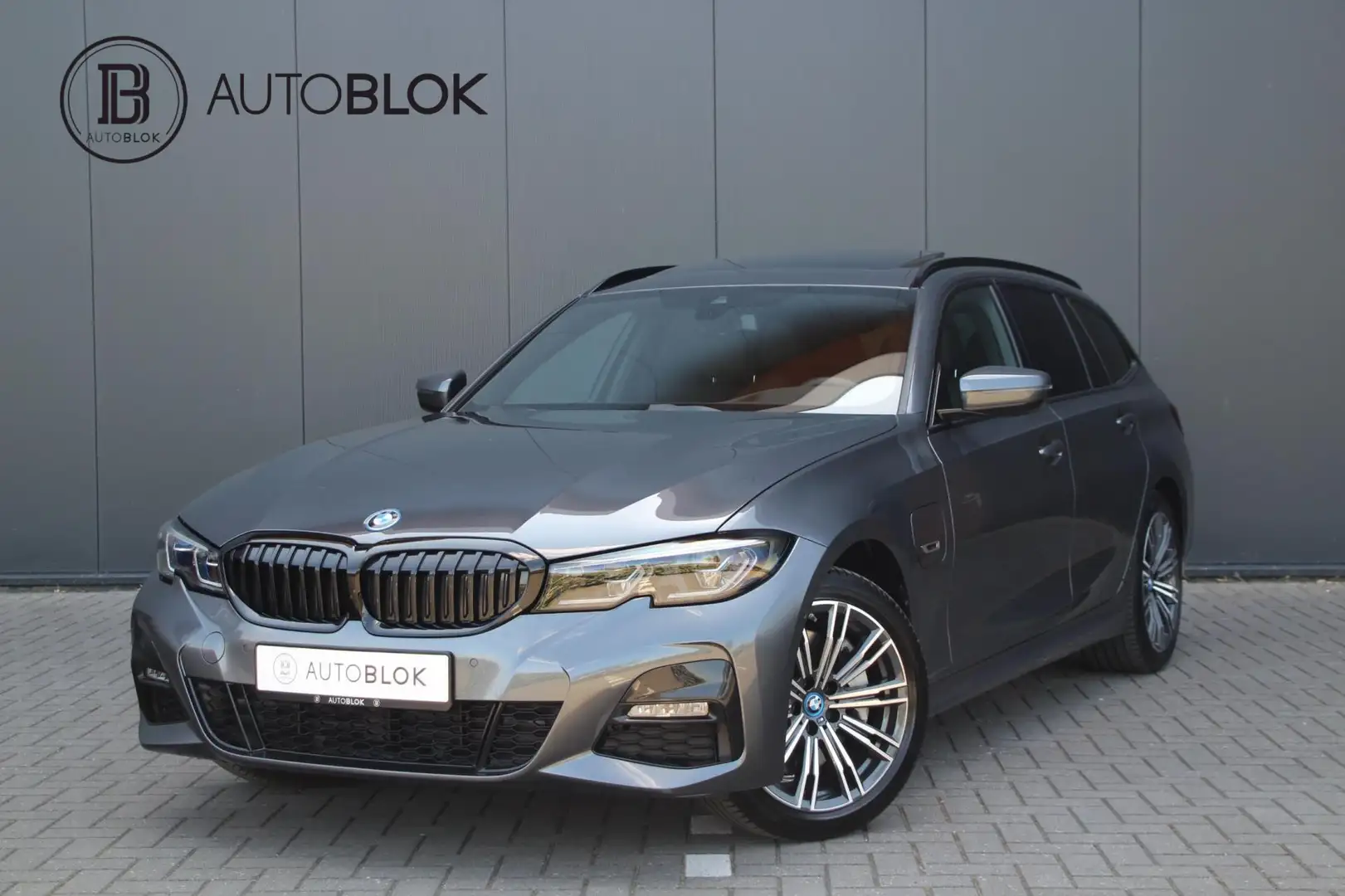 BMW 330 3-serie Touring 330e M-Sport | Pano | Trekhaak | L Grijs - 1