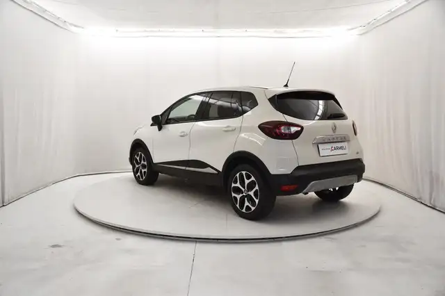 Renault Captur view 3