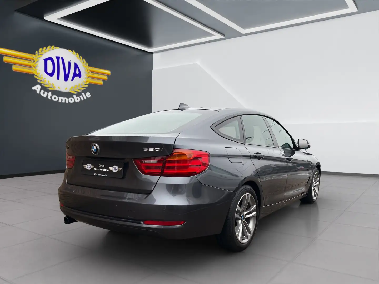 BMW 320 320 i GT Sport Line 1.Hand Grau - 2