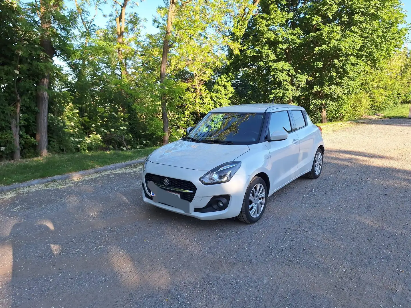 Suzuki Swift Swift 1,2 Hybrid DualJet Shine Shine Weiß - 1