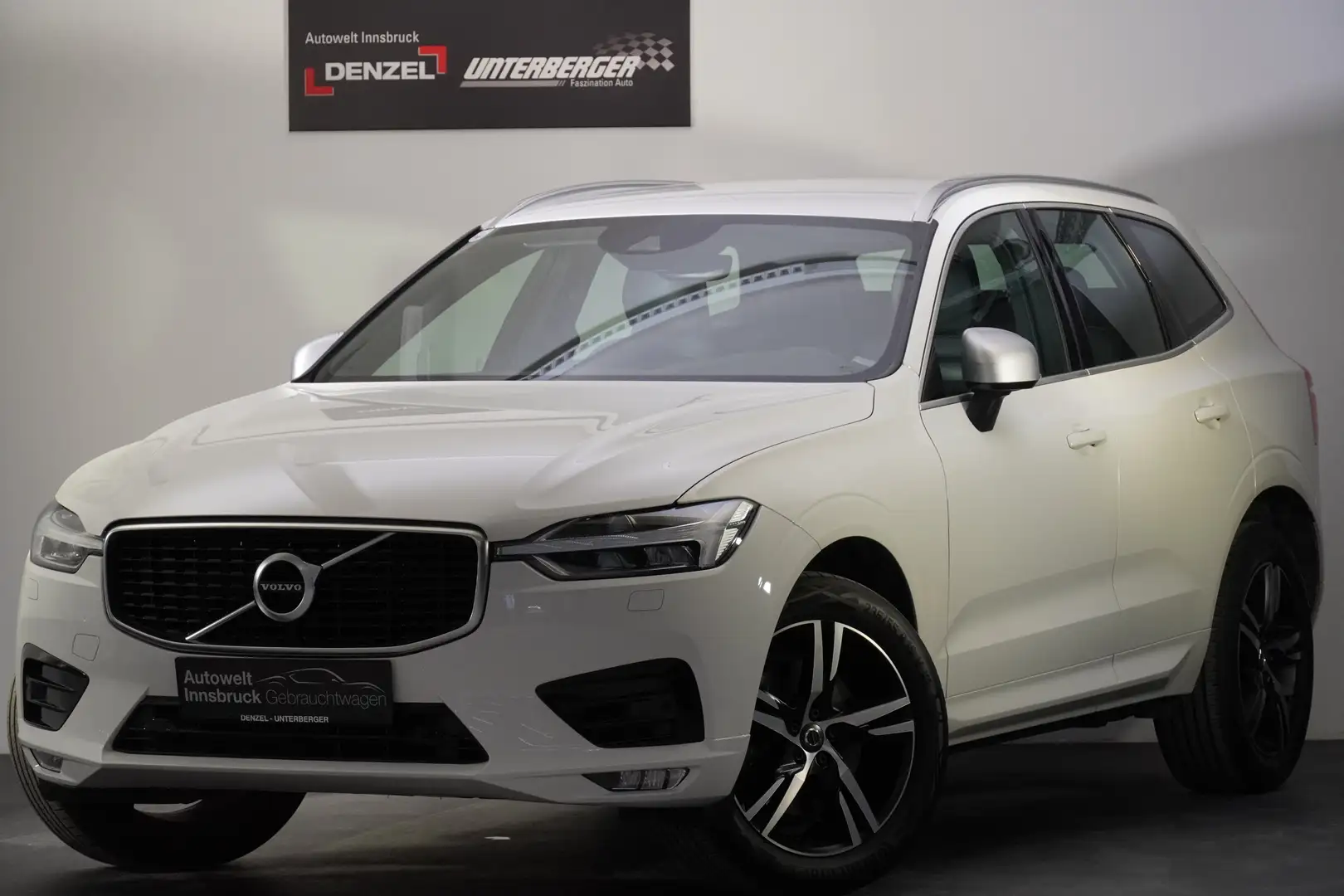 Volvo XC60 D4 R-Design AWD Geartronic Weiß - 1
