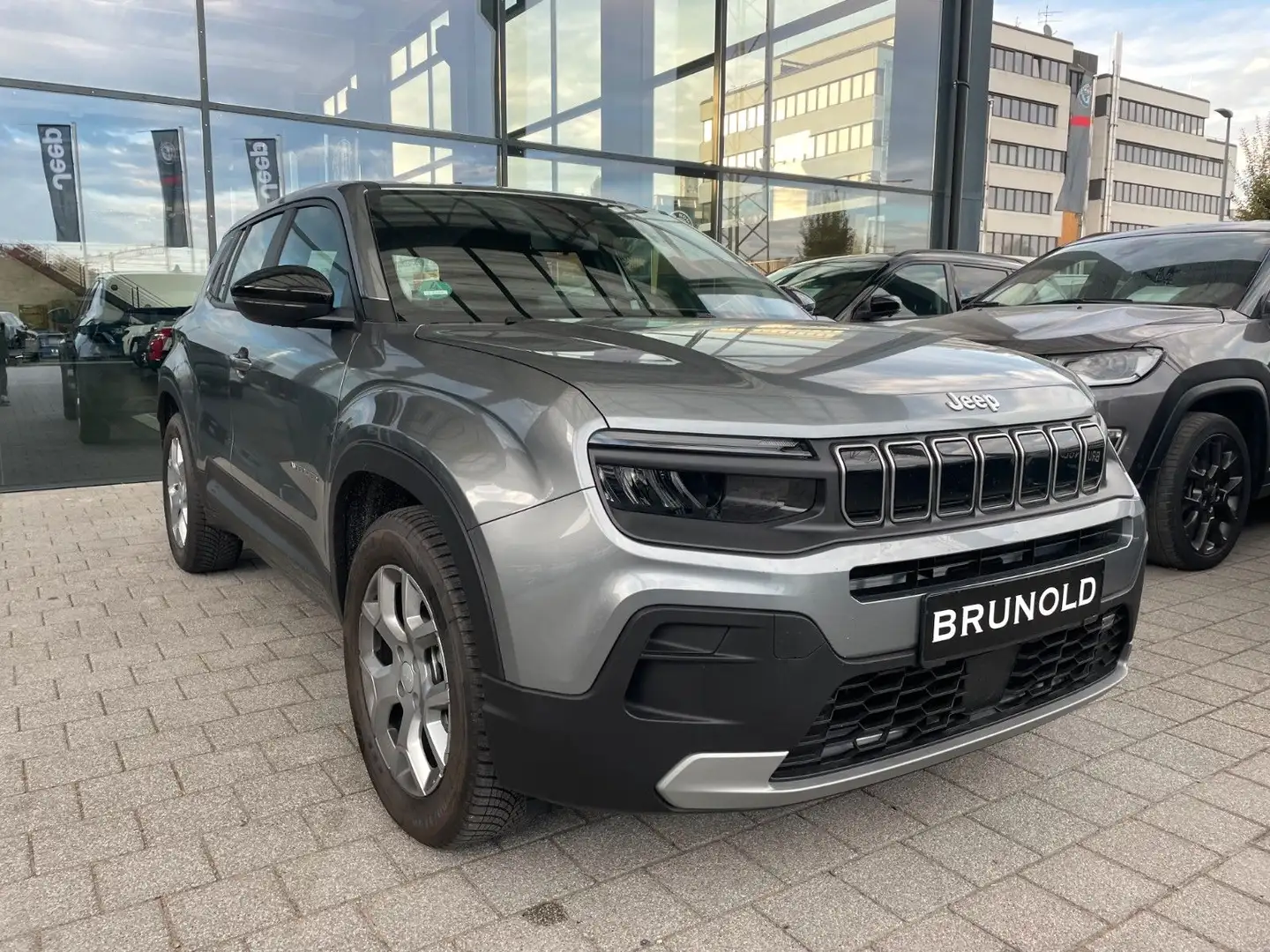 Jeep Avenger Benziner Altitude 1.2 T3  (100 PS) Grau - 2