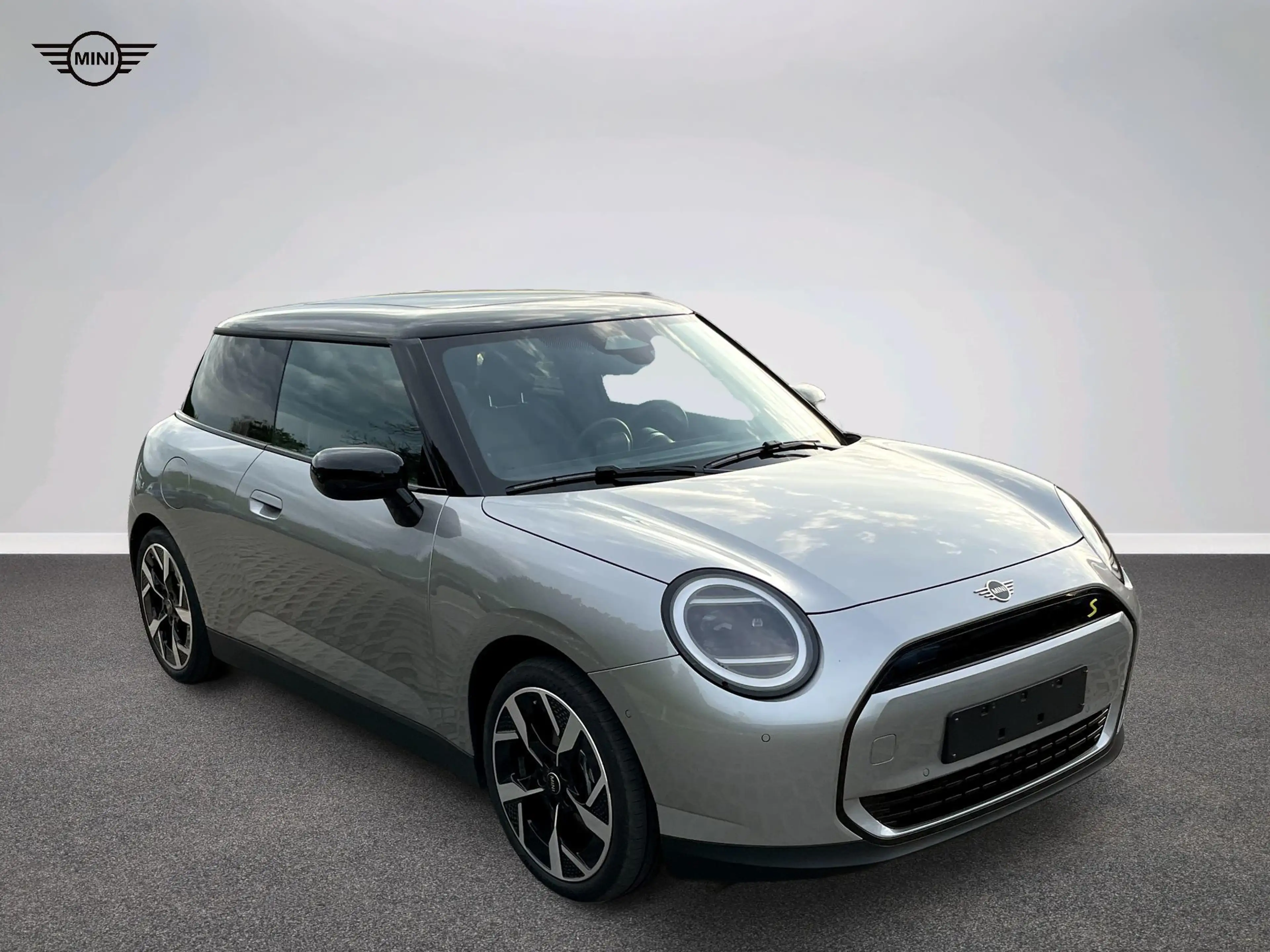 MINI Cooper SE Classic Trim — photo 12