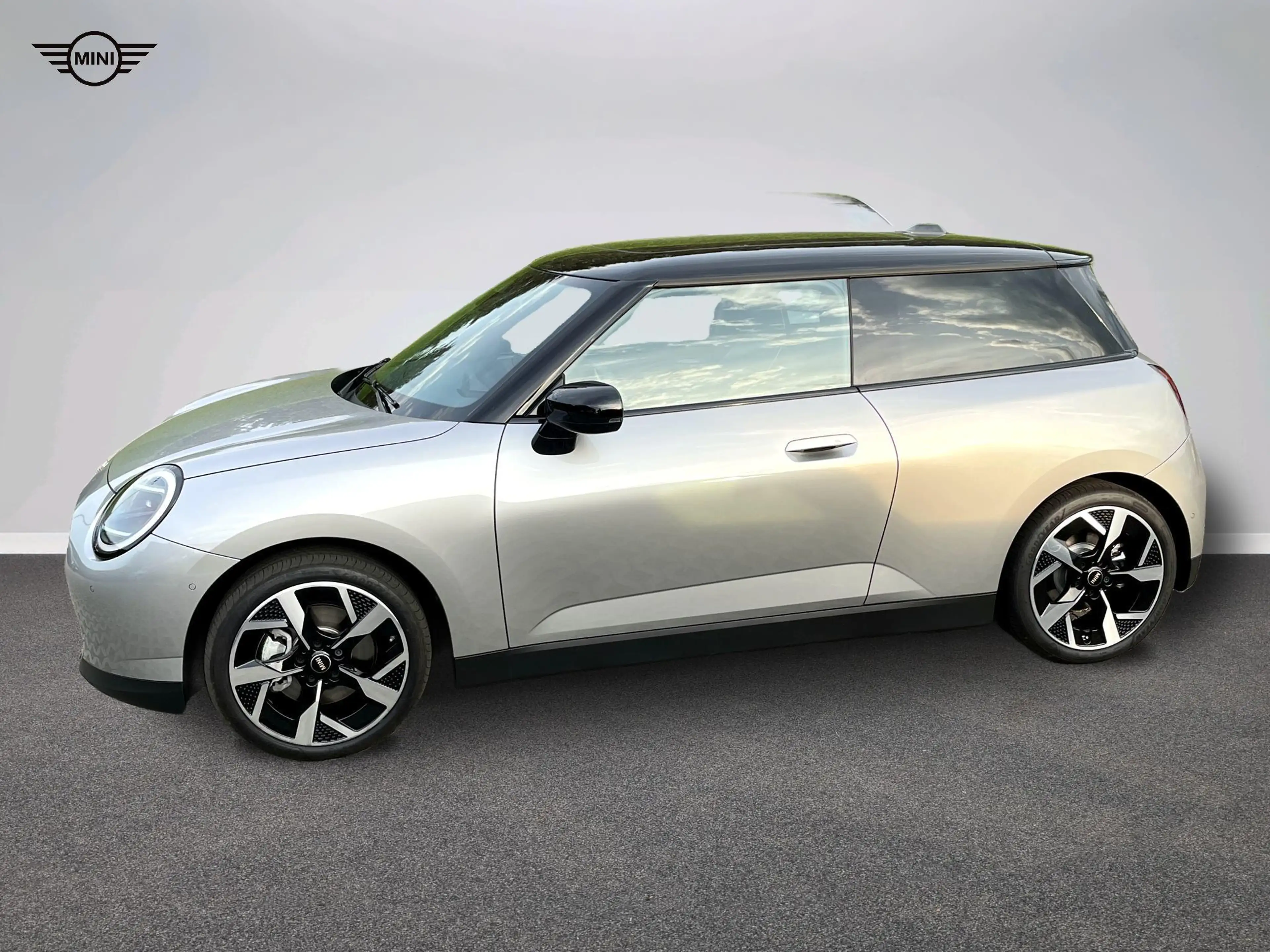MINI Cooper SE Classic Trim — photo 2