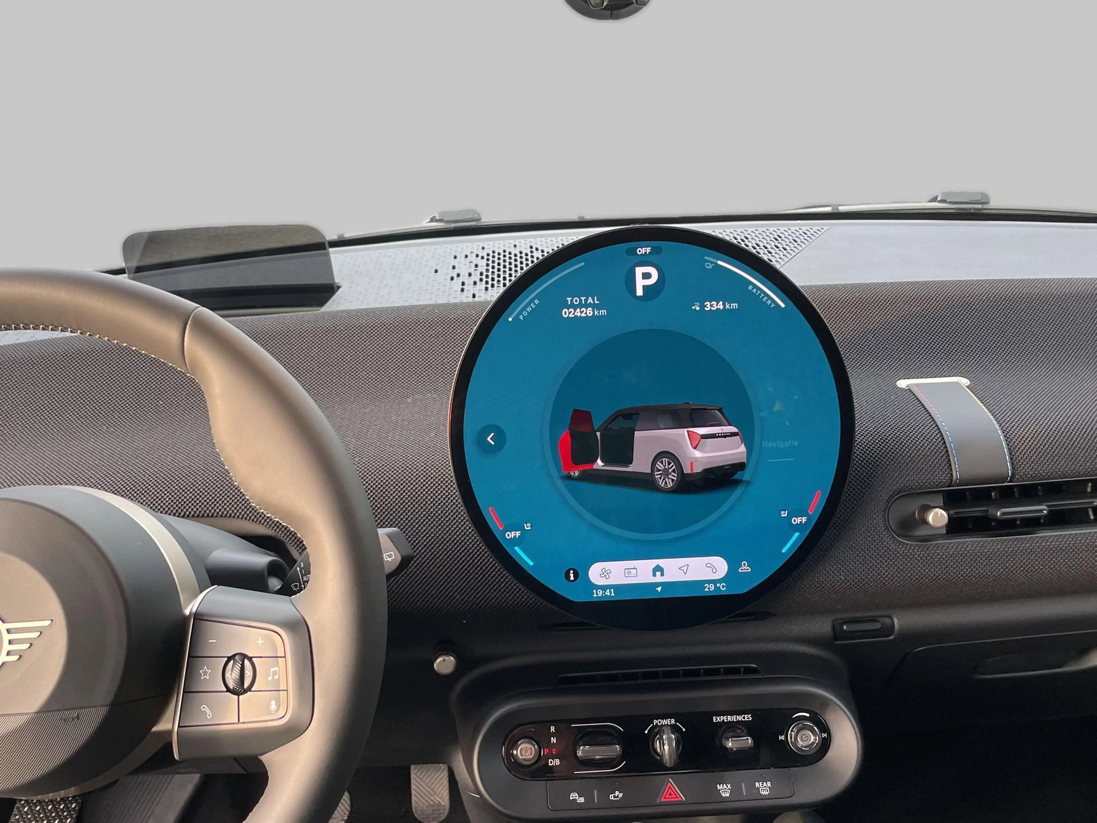 MINI Cooper SE Classic Trim — photo 11