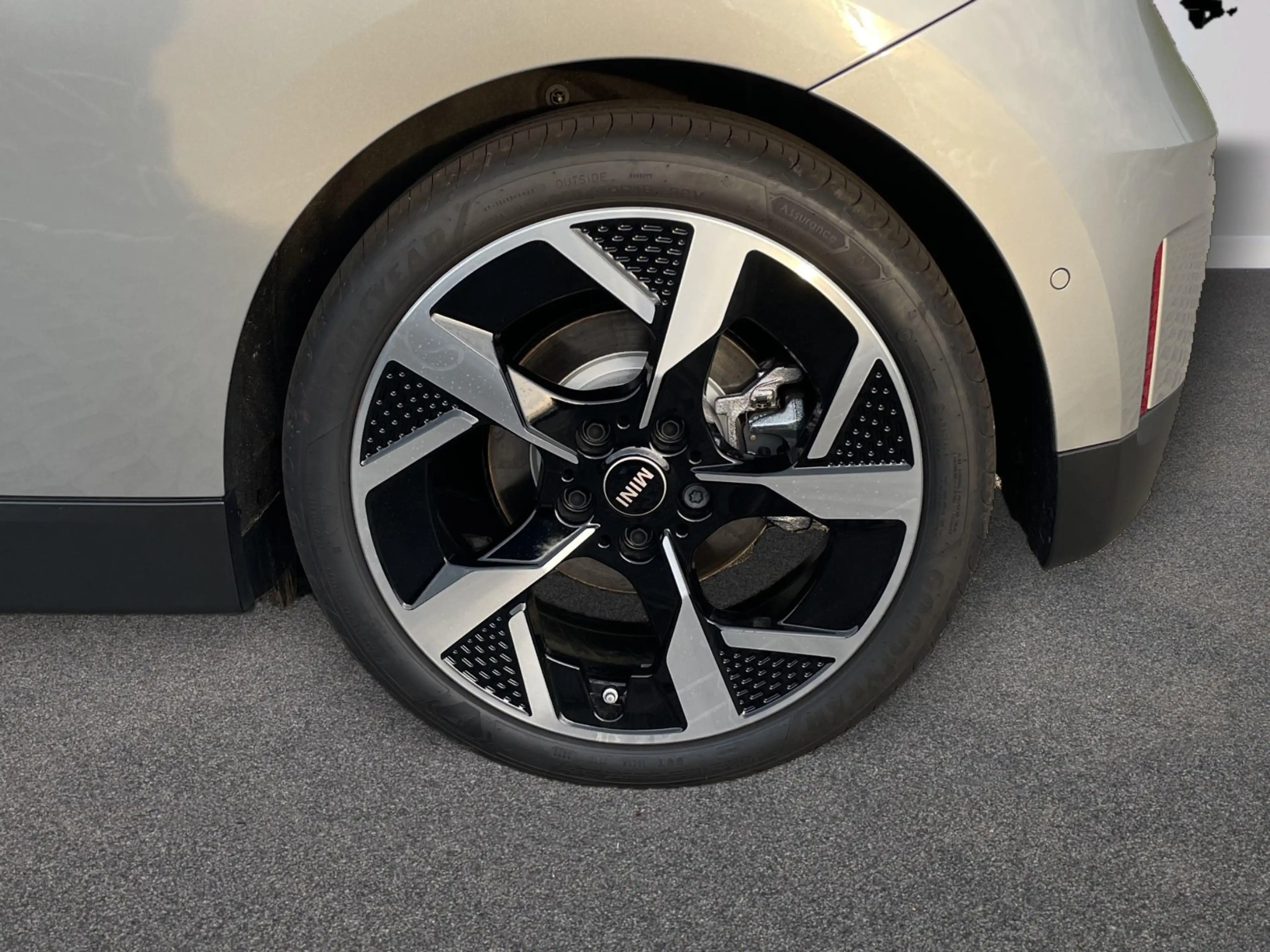 MINI Cooper SE Classic Trim — photo 9