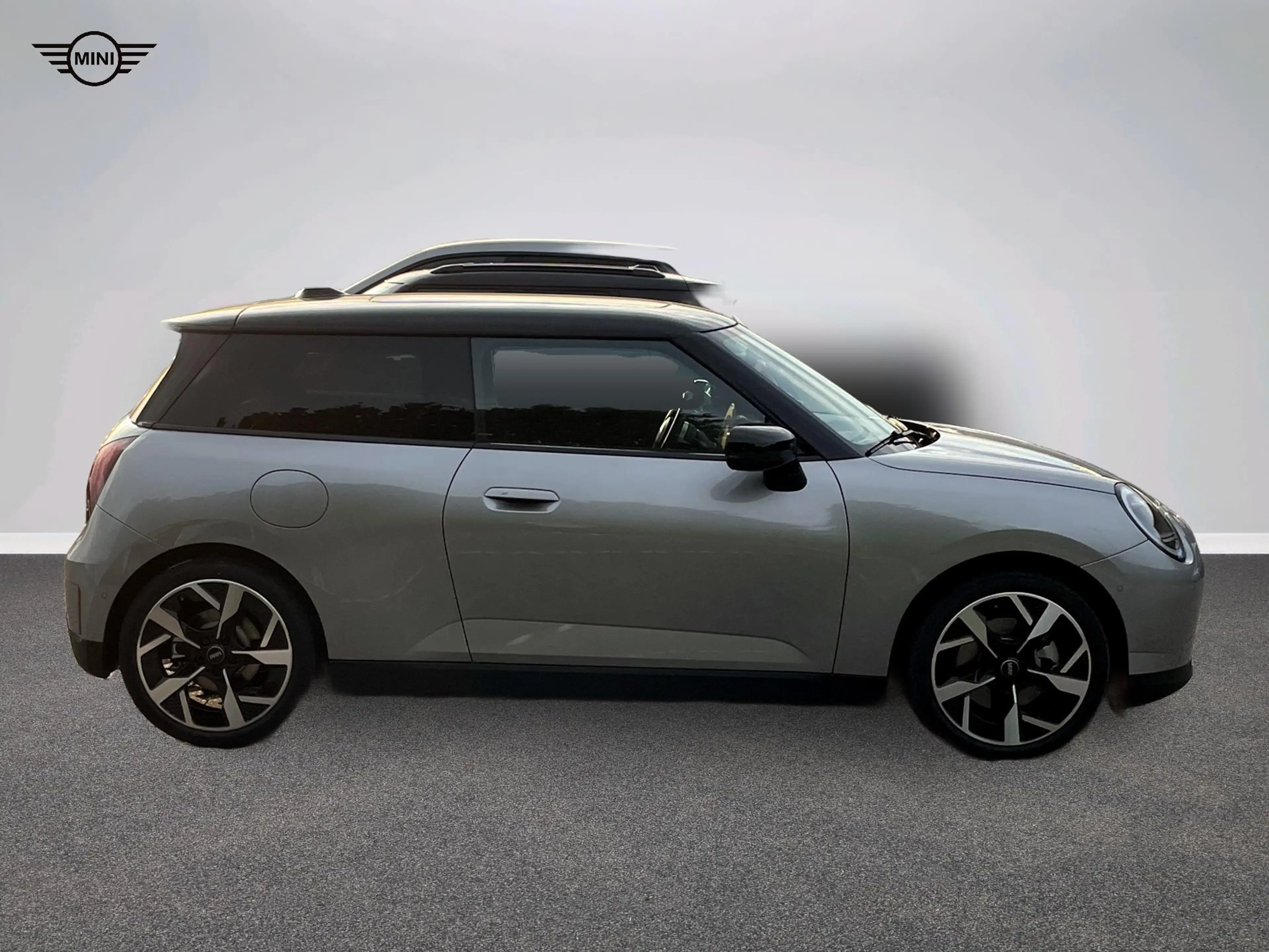 MINI Cooper SE Classic Trim — photo 3