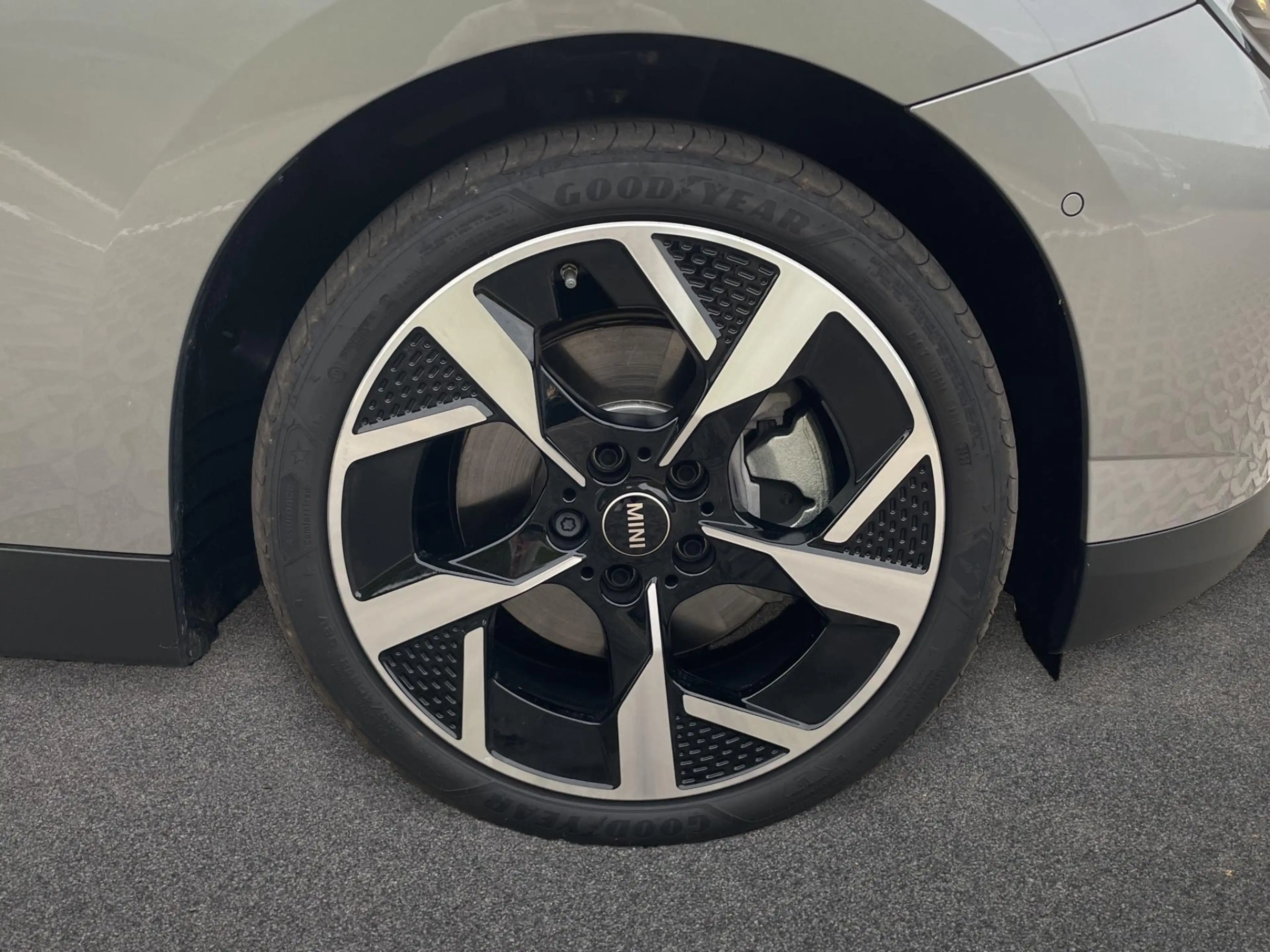 MINI Cooper SE Classic Trim — photo 7