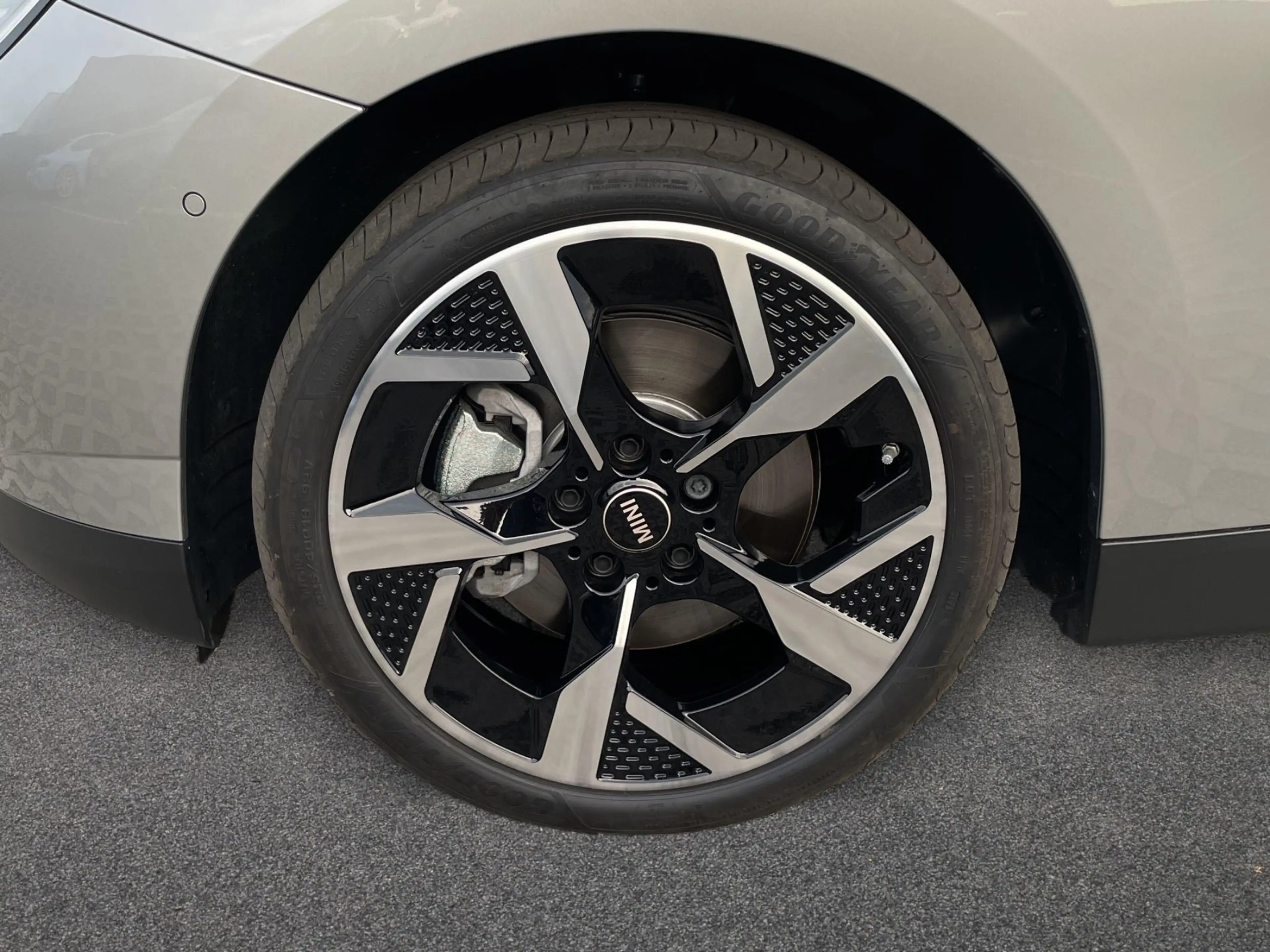 MINI Cooper SE Classic Trim — photo 8