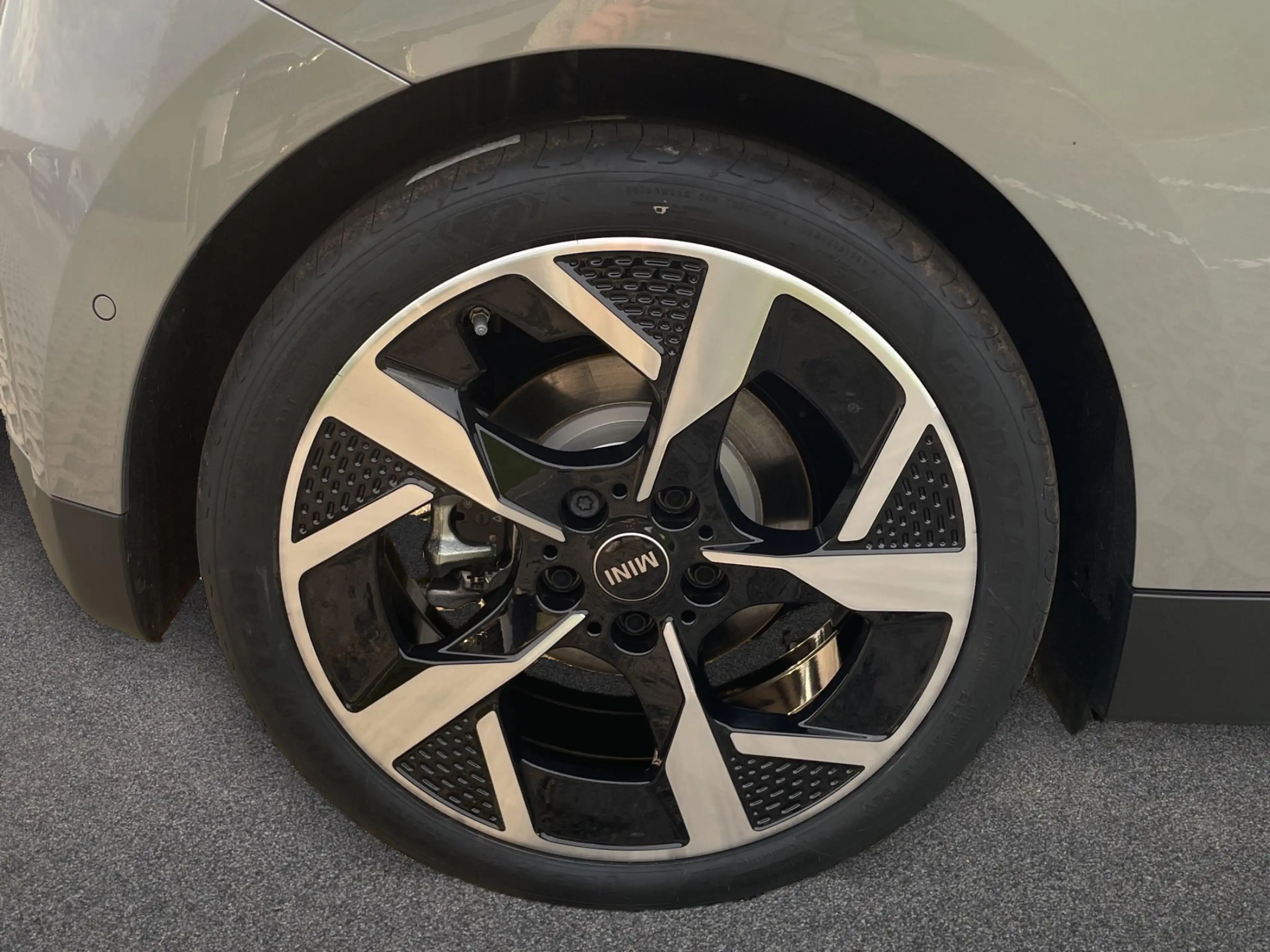 MINI Cooper SE Classic Trim — photo 10